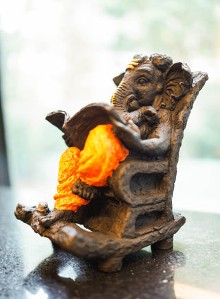 ROCKING CHAIR  GANESHA STATUE