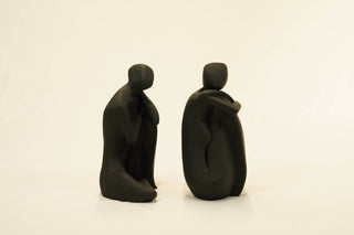 ABSTRACT TALKING COUPLE STATUE