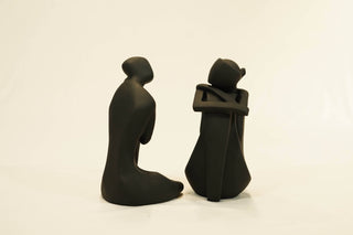 ABSTRACT TALKING COUPLE STATUE
