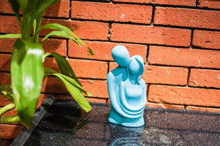 ABSTRACT COUPLE STATUE