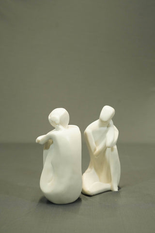 ABSTRACT TALKING COUPLE STATUE