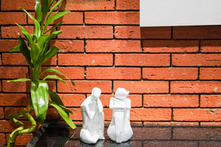 ABSTRACT TALKING COUPLE STATUE