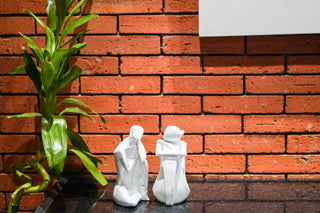 ABSTRACT TALKING COUPLE STATUE