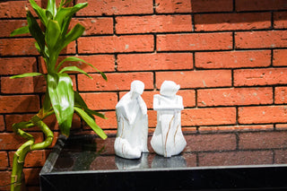 ABSTRACT TALKING COUPLE STATUE