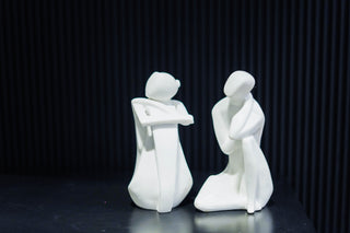 ABSTRACT TALKING COUPLE STATUE