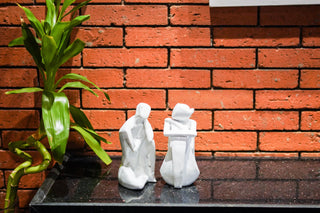 ABSTRACT TALKING COUPLE STATUE