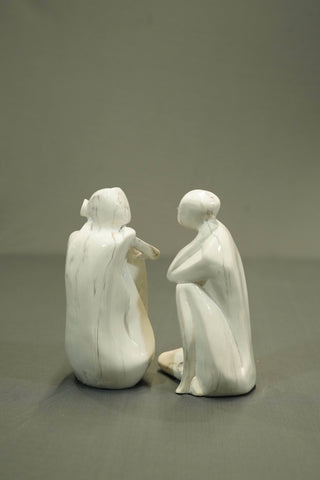 ABSTRACT TALKING COUPLE STATUE