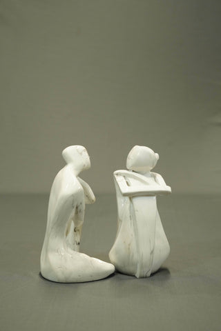 ABSTRACT TALKING COUPLE STATUE