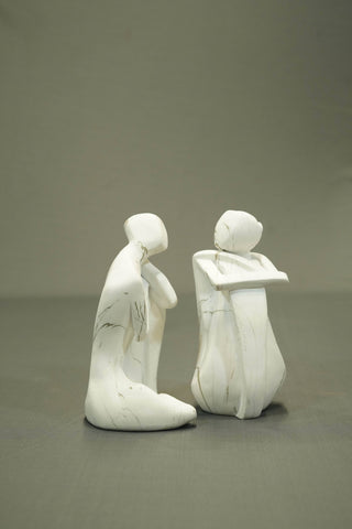 ABSTRACT TALKING COUPLE STATUE