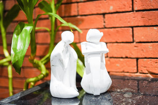 ABSTRACT TALKING COUPLE STATUE