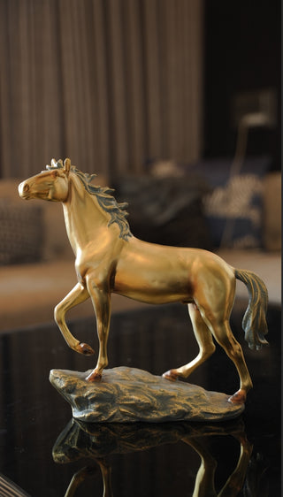 Golden horse of luck